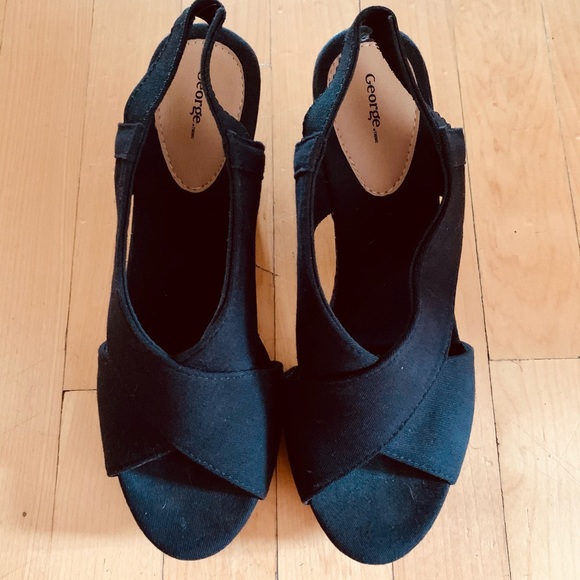 “George”!! Like New Wedges!! - Picture 1 of 3